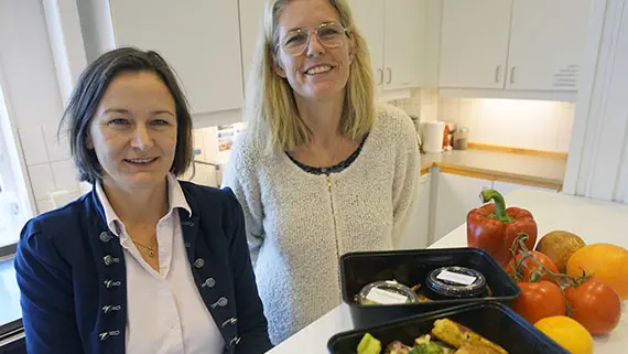 Igelösa Från lunchlåda till fredagsmys – och mycket frukt och grönsaker däremellan. Viktoria Olsson, Viveca Wallin och deras kollegor hoppas kunna utröna hur kosten från Igelösa påverkar diabetespatienternas munhälsa.